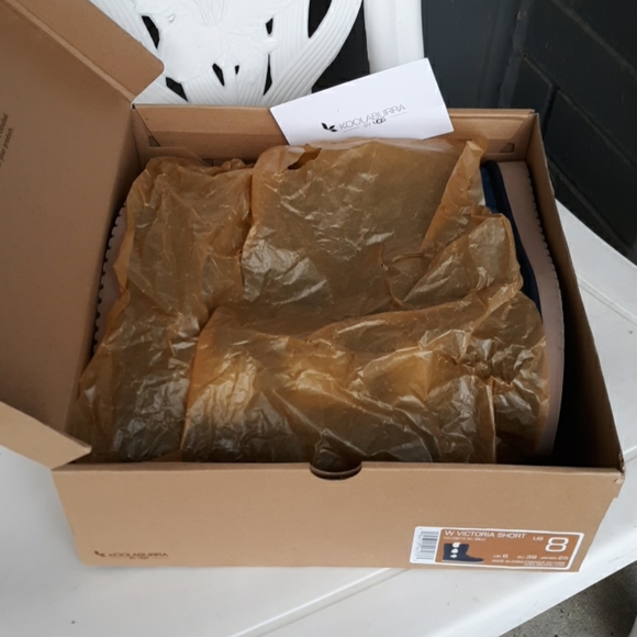 Koolaburra Victoria Short NIB - Picture 8 of 8